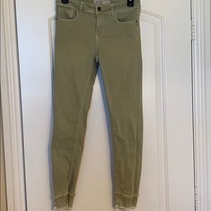 Skinny jeans with ruffle detailing